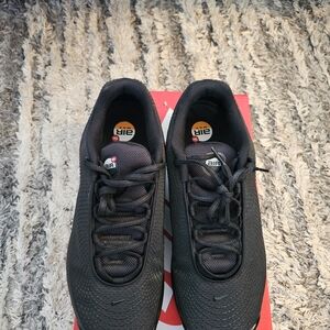 Nike Men's Black Air Max Sneakers